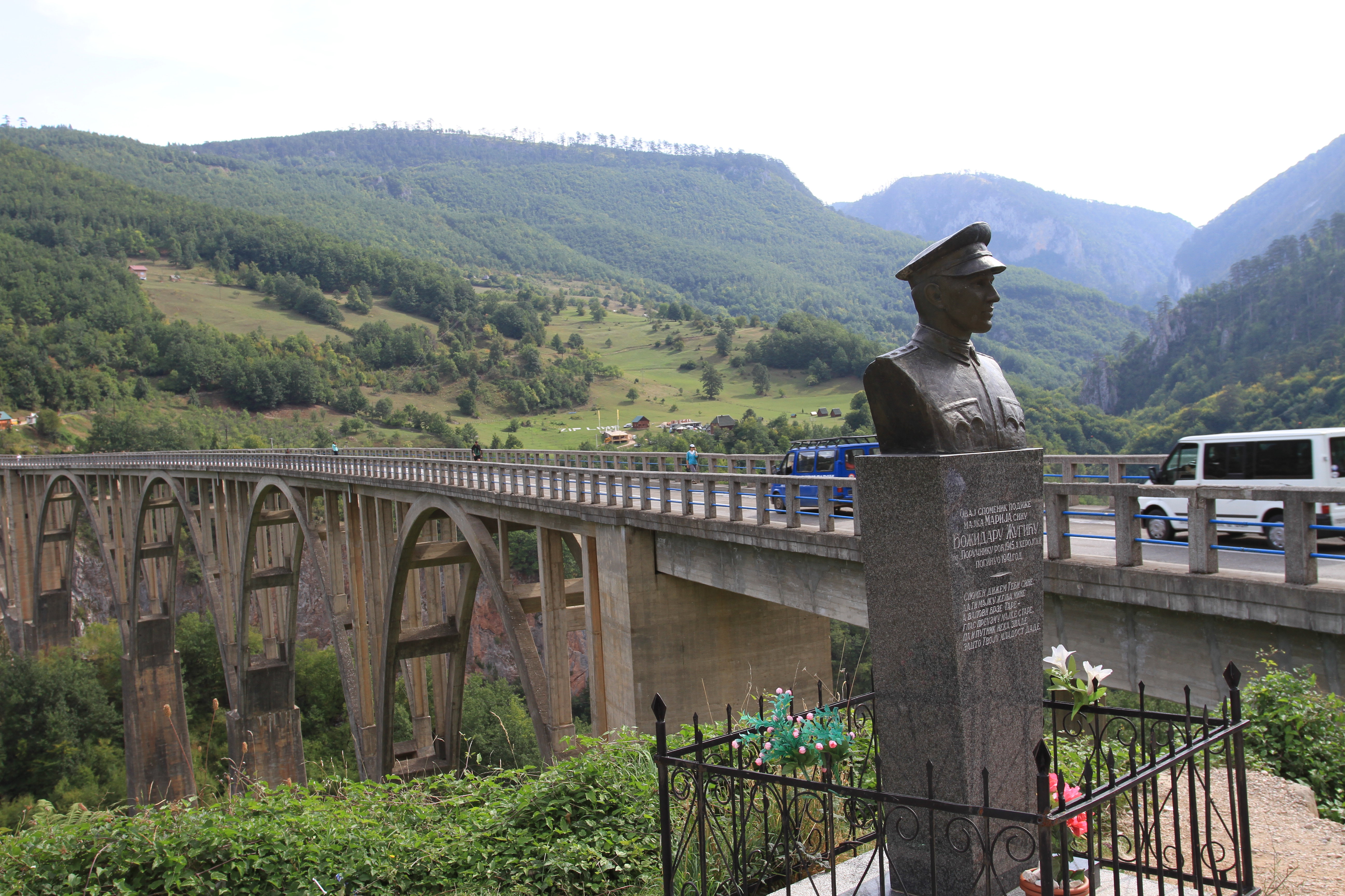 塔拉峡谷大桥