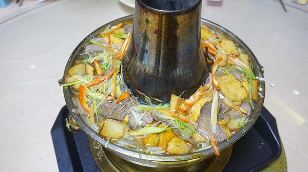 青海土火锅,很地道的当地美食.