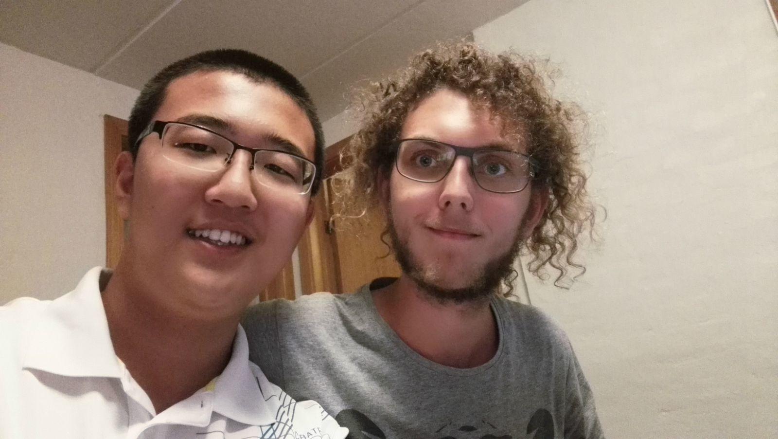 这就是接待我的寄宿家庭的小哥了,很经典的外国人面孔(泡面头),我们将