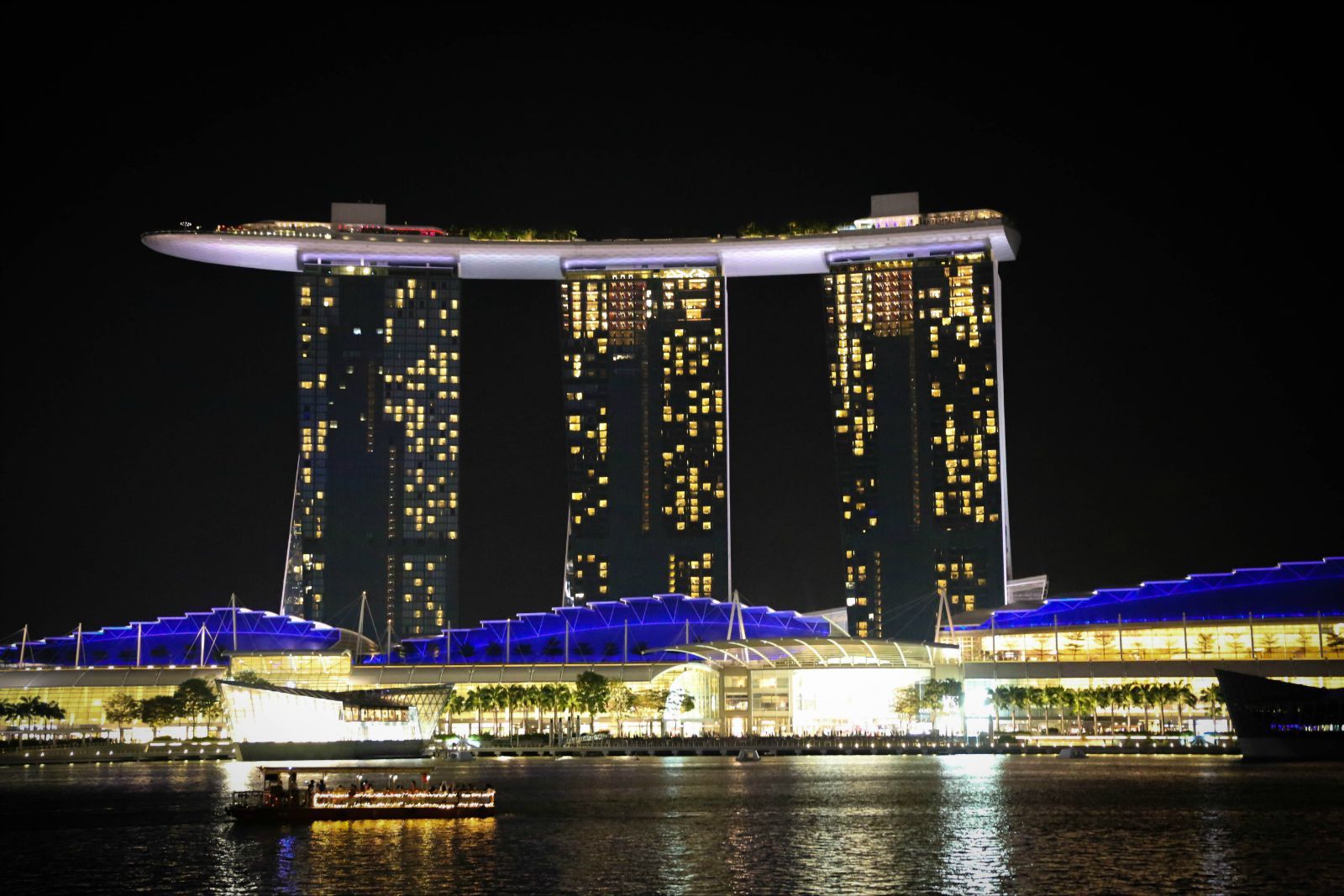 夜色下的城市森林——新加坡