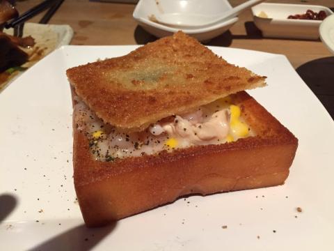 看这个棺材板,油好多. 赤崁楼