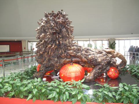 根雕雄狮卧隆中