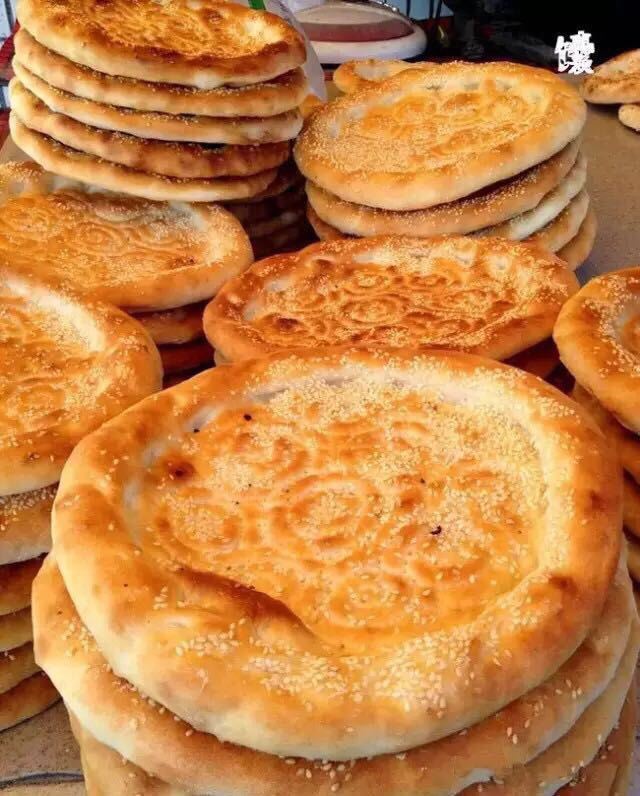 比脸盆还大的馕饼!