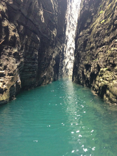 屏山峡谷在哪个地方 CggYslcF4a6AZV3rABX8iUAE8g8892_R_10000_500_Q90.jpg