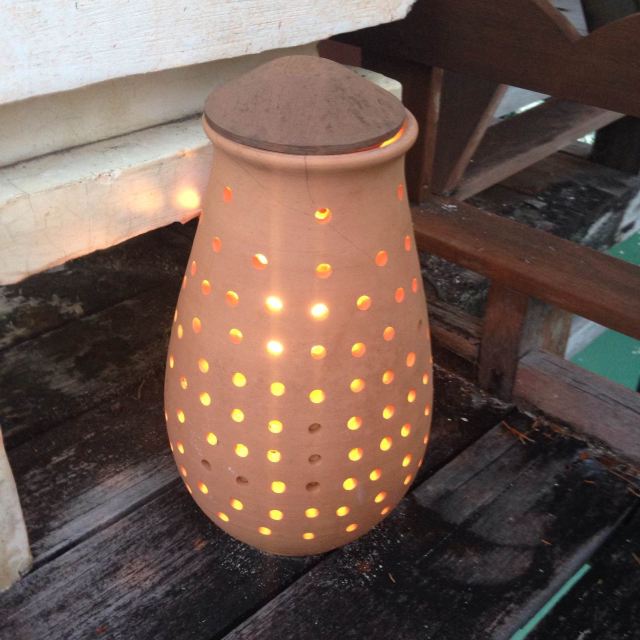 每家都有一个陶罐的地灯,很温馨! 马布岛