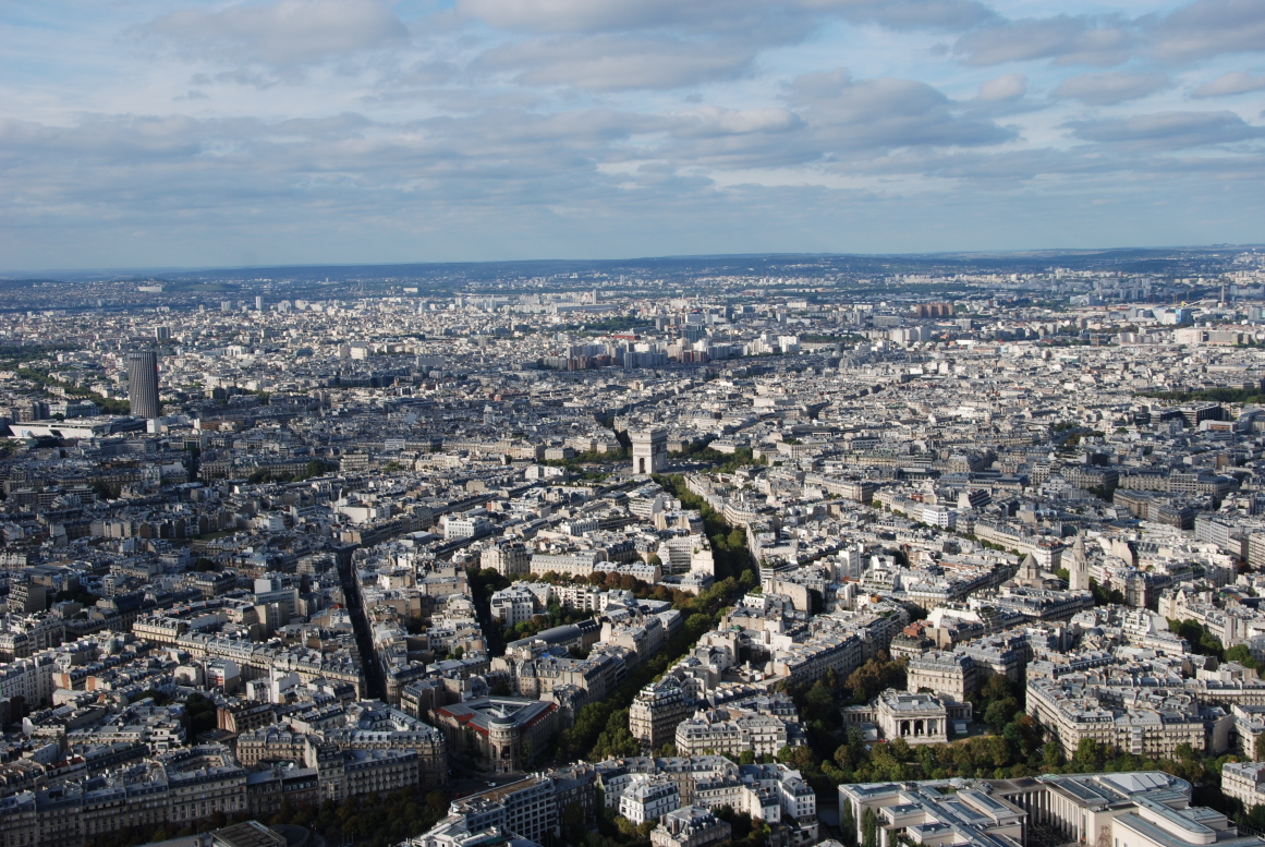 埃菲尔铁塔上远眺-凯旋门