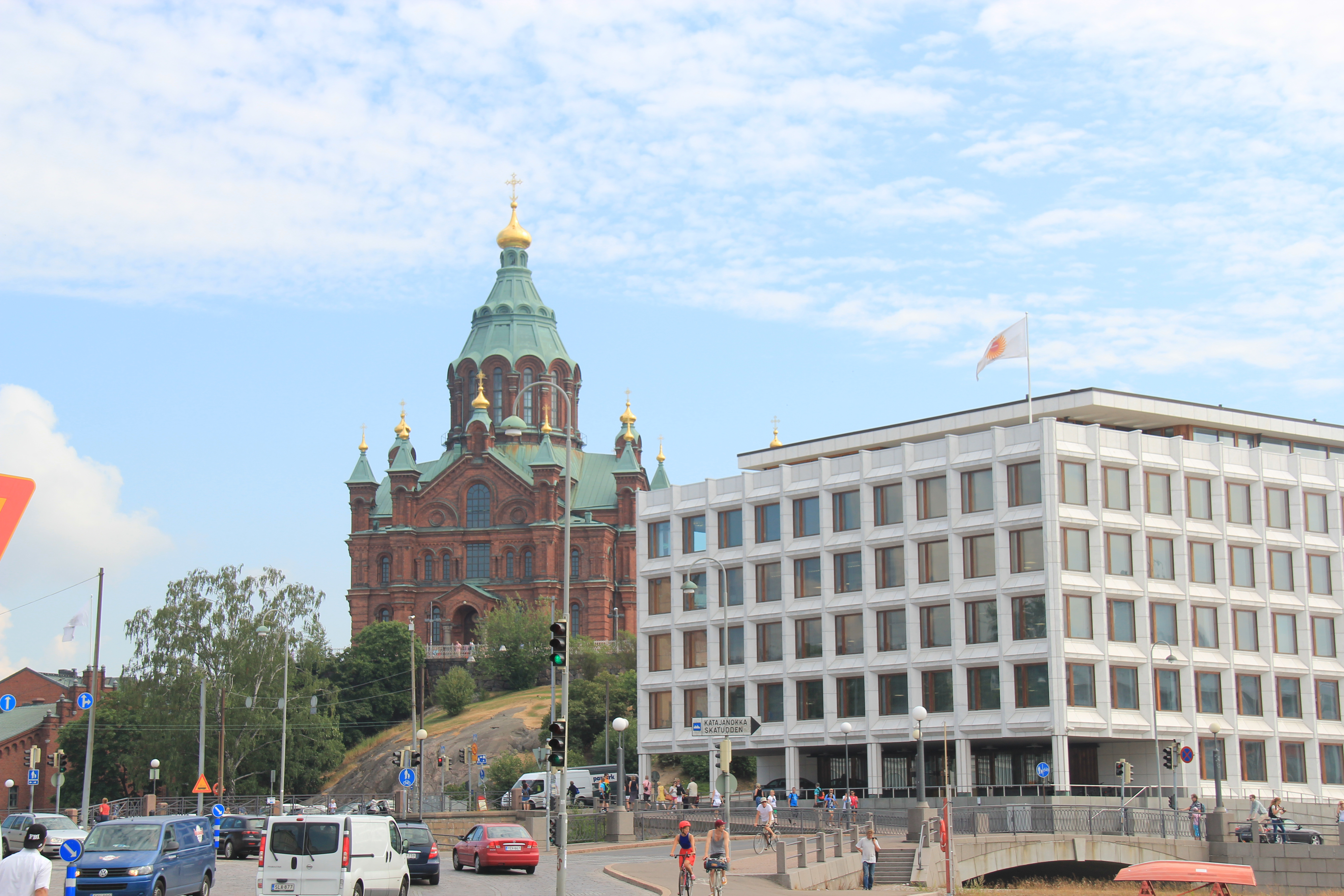 游完小镇汽车继续走e18公路,再乘车一个小时,到达芬兰首都赫尔辛基.