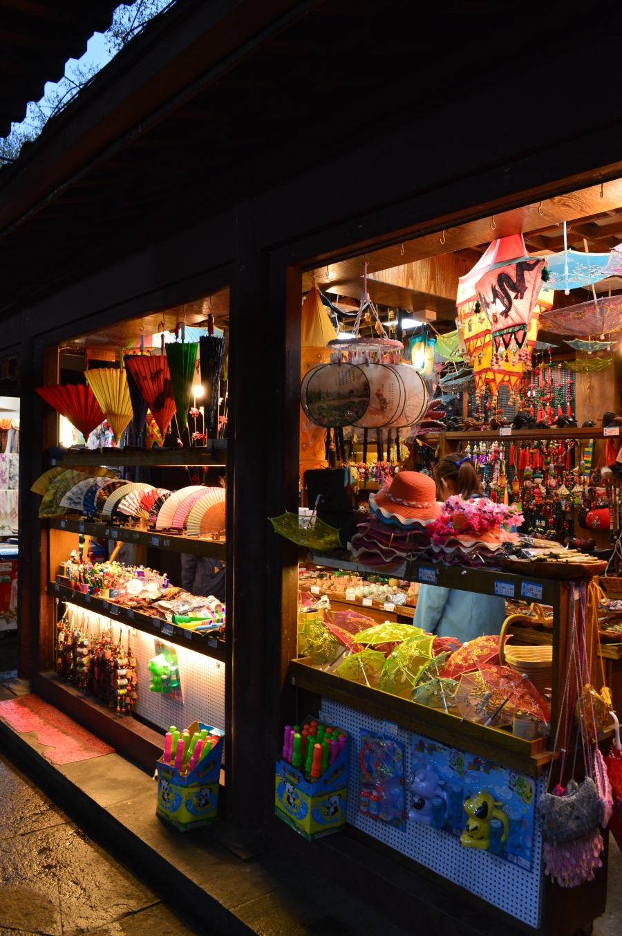 孤山下来门口的小纪念商店 孤山