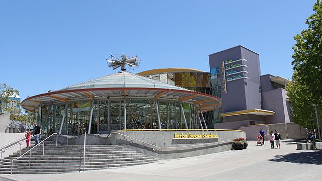 芳草地艺术中心