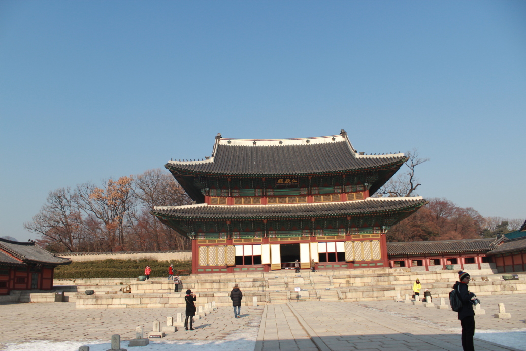 changdokkung)又名东阙,位于韩国首都首尔(旧称"汉城"),是朝鲜王朝