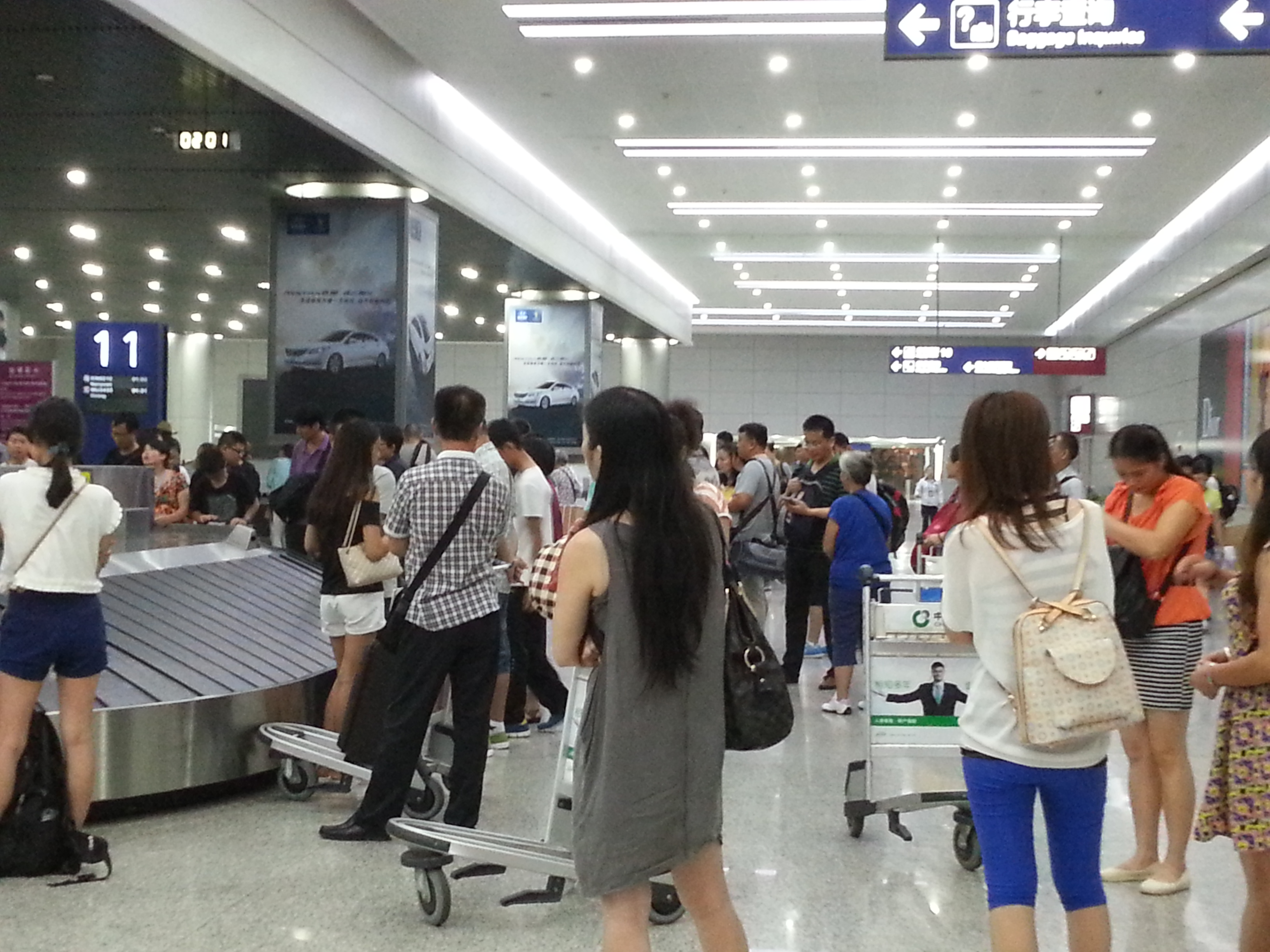 凌晨两点,成都双流国际机场人头攒动,柳州机场与其相比真是弱爆了!