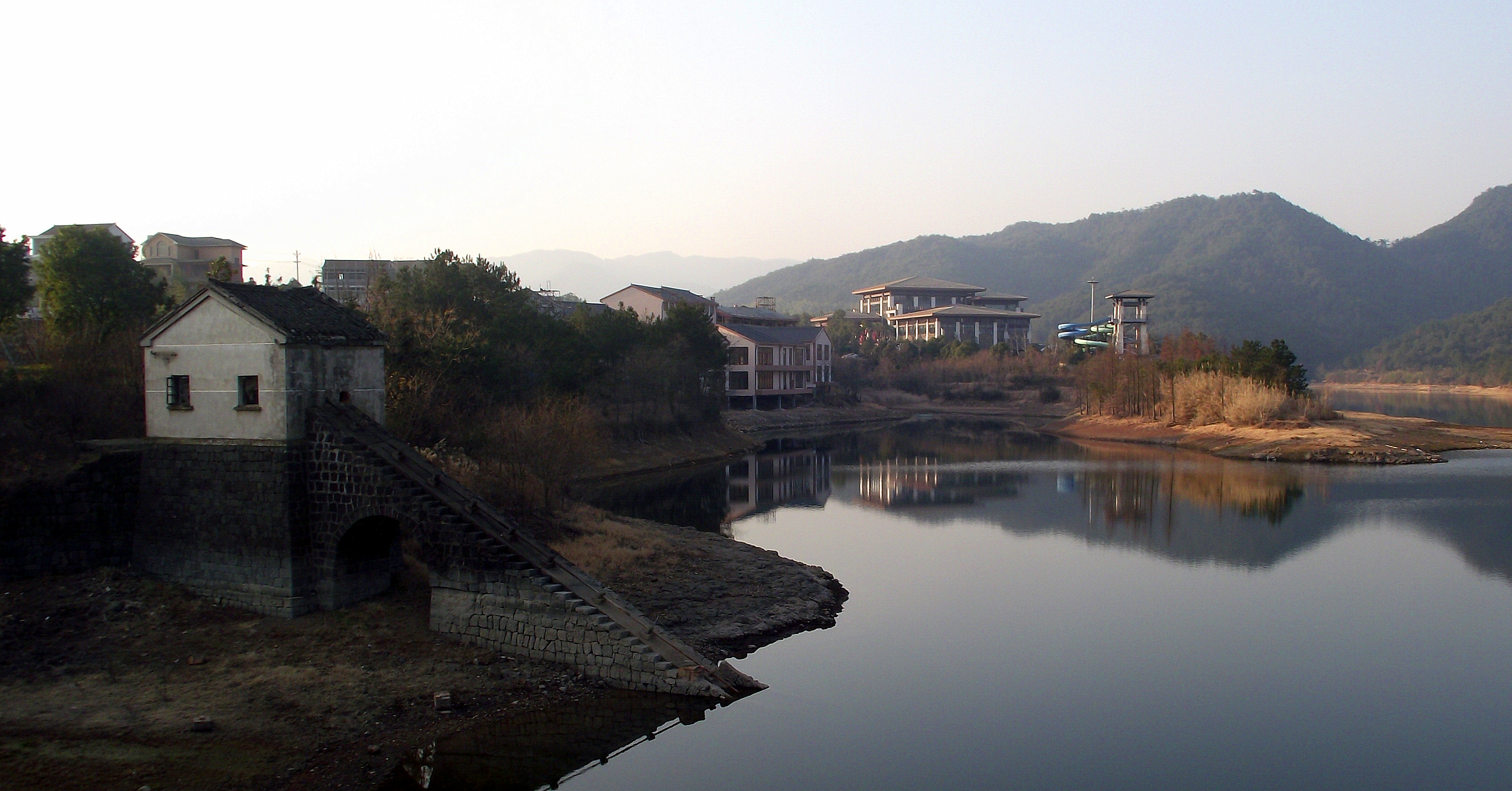 韋金勇:2013和14年 年尾年頭2天 遊紹興,新昌,嵊州天燭湖,中翔湖景