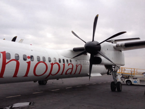 乘et航空q400型飞机到达吉布提