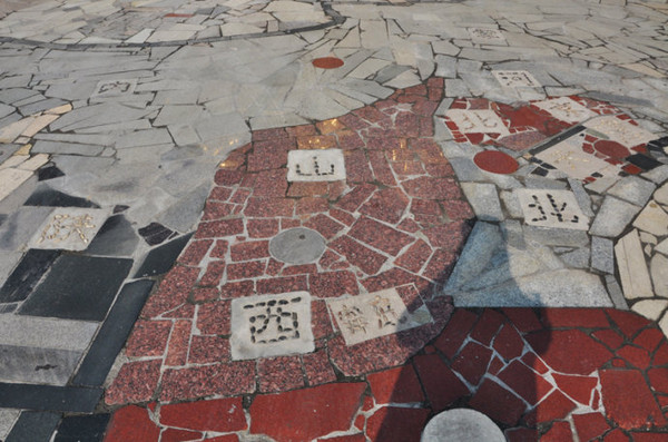 景区大门这边有石头拼出来的中国地图哦,上面有很清楚地标出景区的