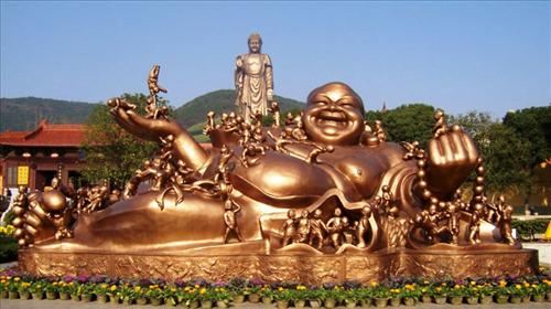 2分 (62条点评) 22 大型青铜艺术珍品"百子戏弥勒"位于无锡灵山大佛下