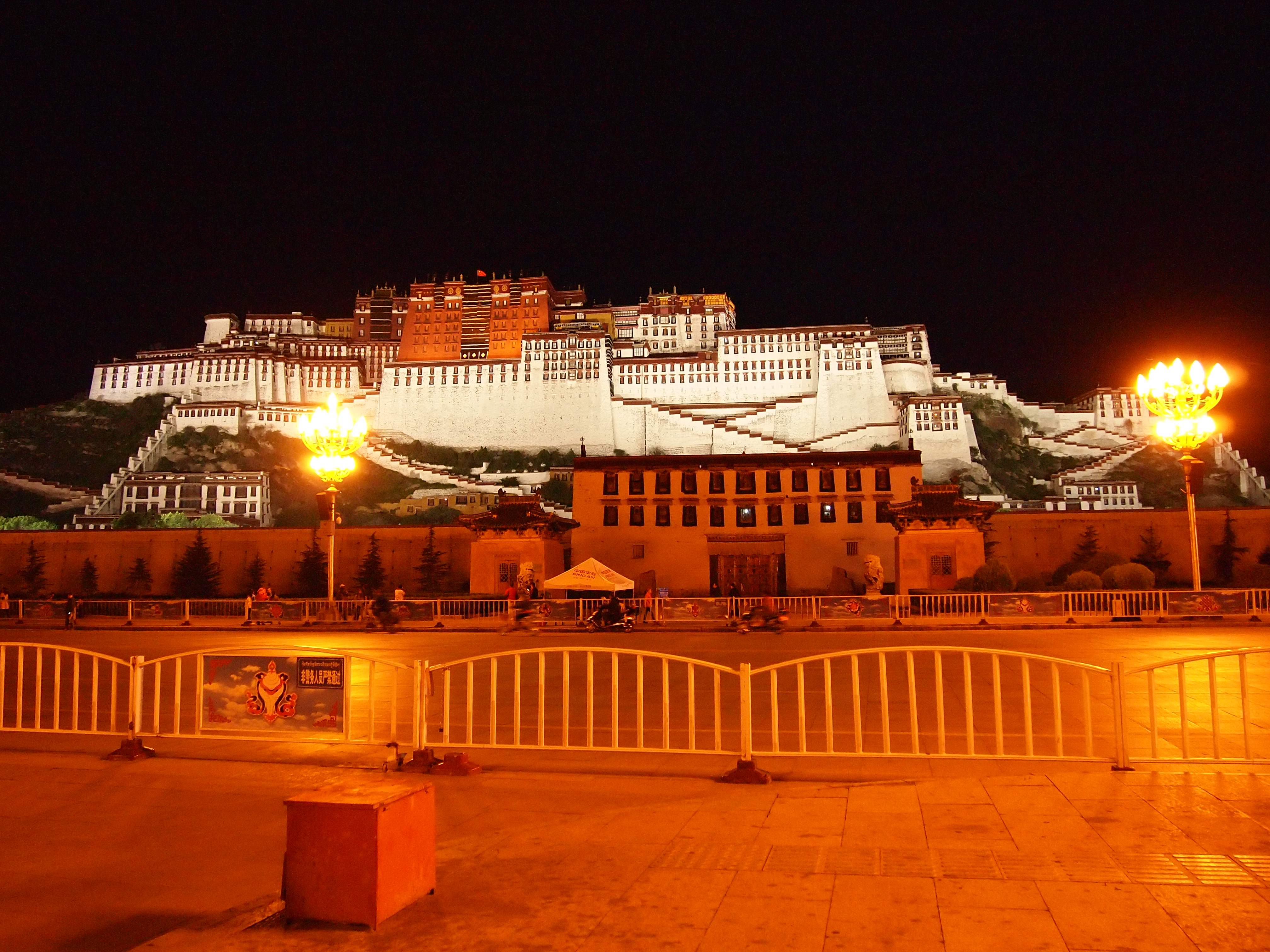 布达拉宫夜景 布达拉宫