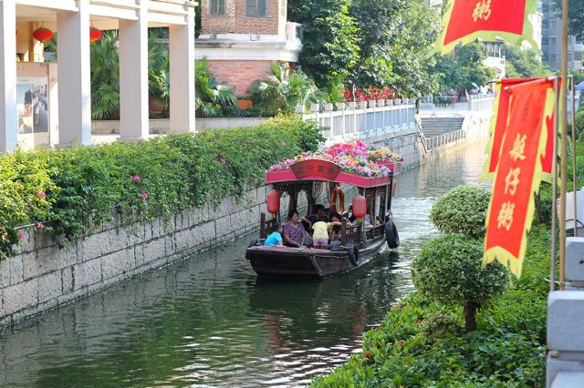 泮溪酒家跟广州酒家,莲香楼,陶陶居一样都是广州的老字号酒楼,比较
